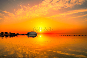 日暮黄昏湖泊夕阳余晖残阳美景图片