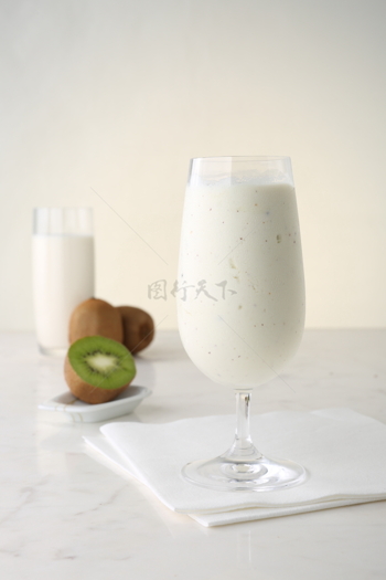网红饮品猕猴桃爽口奶昔奶茶回味无穷